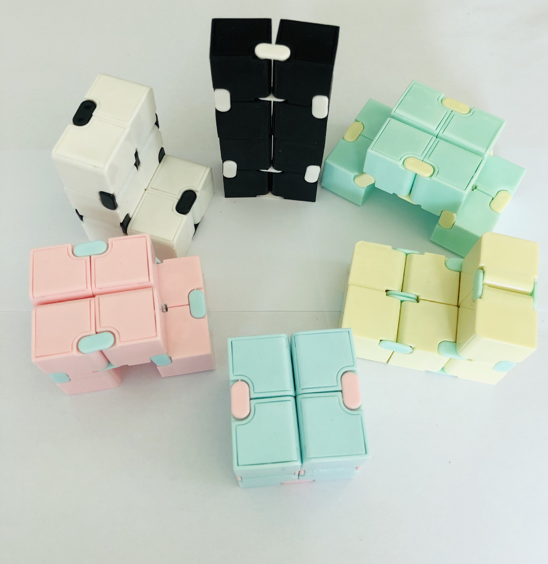 4cm Puzzle Cube fidget toys Durable Exquisite Decom pression Toy Infinity Magic Cube For Adults Kids Antistress Anxiety Toy Gift